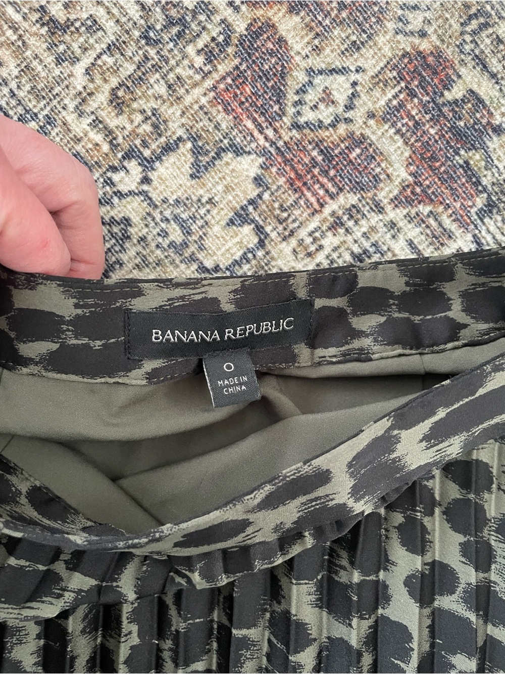 Banana Republic Olive Green and Black Pleated Midi Skirt - Picture 2 of 4